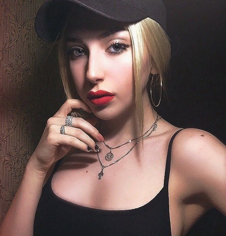 Женщины в Омске: Vika, 22 из Омска ищет мужчину Девушки в Омске: Vika, 22 - ищет парня из Омска