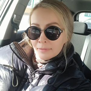 Девушки в Томске: Екатерина, 41 - ищет парня из Томска