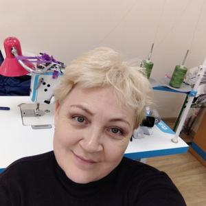 Девушки в Новочебоксарске: Надя, 57 - ищет парня из Новочебоксарска