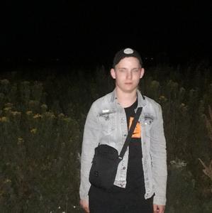 Парни в Новошахтинске: Kirill, 21 - ищет девушку из Новошахтинска