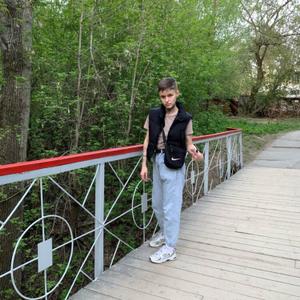 Девушки в Новосибирске: Катерина, 19 - ищет парня из Новосибирска