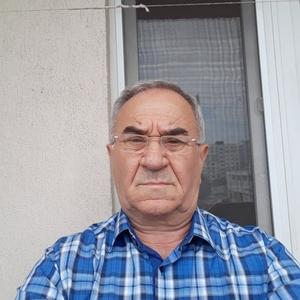 Парни в Новороссийске: Бахши Жафаров, 72 - ищет девушку из Новороссийска