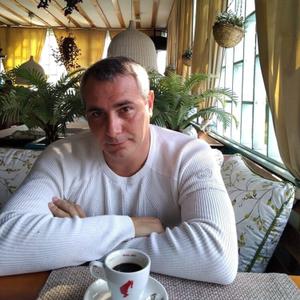 Парни в Гулькевичах: Владимир, 43 - ищет девушку из Гулькевич