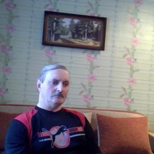 Парни в Вологде: Александр, 64 - ищет девушку из Вологды