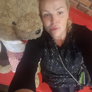 Девушки в Челябинске: Елена Златова, 38 - ищет парня из Челябинска
