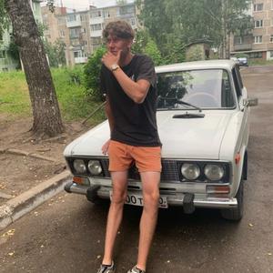 Парни в Томске: Кирилл Захарцев, 24 - ищет девушку из Томска