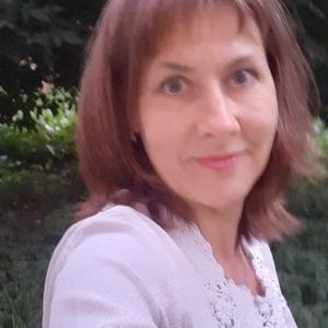 Девушки в Томске: Екатерина, 52 - ищет парня из Томска