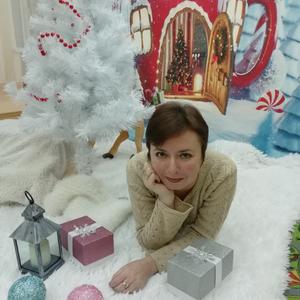 Девушки в Сызрани: Елена, 53 - ищет парня из Сызрани