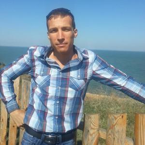 Парни в Новороссийске: Геннадий, 35 - ищет девушку из Новороссийска