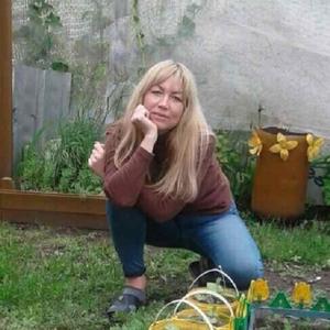 Девушки в Ульяновске: Елена, 54 - ищет парня из Ульяновска