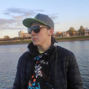 Парни в Твери: Максим, 19 - ищет девушку из Твери