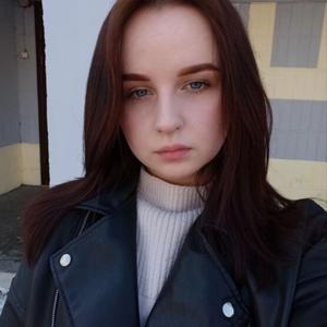 Девушки в Томске: Регина, 19 - ищет парня из Томска