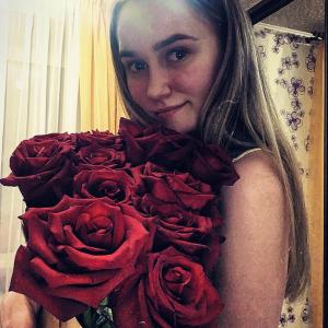 Девушки в Мурманске: Ксения, 24 - ищет парня из Мурманска