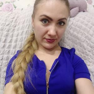 Девушки в Омске: Кристина, 32 - ищет парня из Омска