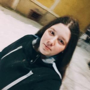 Девушки в Серпухове: Анютик, 23 - ищет парня из Серпухова