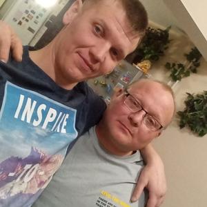 Парни в Ижевске: Илья, 43 - ищет девушку из Ижевска