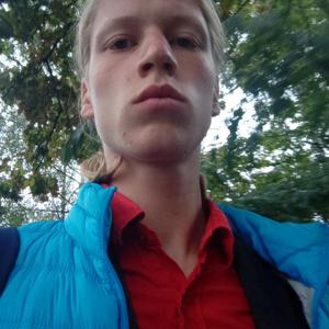 Парни в Смоленске: Артем, 22 - ищет девушку из Смоленска