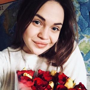 Девушки в Томске: Milana, 25 - ищет парня из Томска