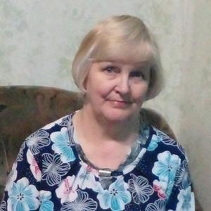 Девушки в Пскове: Елена, 65 - ищет парня из Пскова