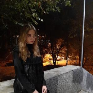 Девушки в Волгограде: Алина, 21 - ищет парня из Волгограда