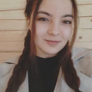 Девушки в Перми: Элина, 24 - ищет парня из Перми