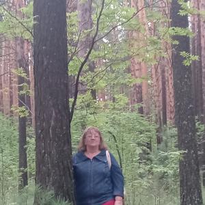 Девушки в Томске: Лариса, 64 - ищет парня из Томска