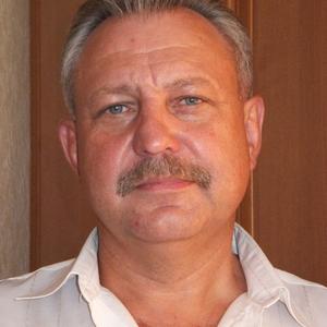Виктор, 58 лет, Псков