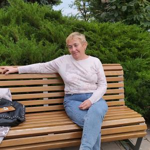 Девушки в Волгограде: Елена, 68 - ищет парня из Волгограда