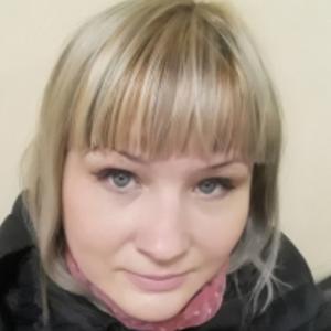 Девушки в Ижевске: Лена, 30 - ищет парня из Ижевска