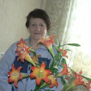 Девушки в Омске: Лина, 69 - ищет парня из Омска