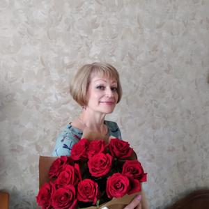Девушки в Новокузнецке: Елена, 51 - ищет парня из Новокузнецка