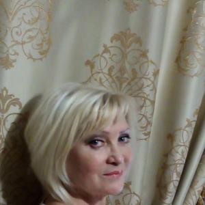Девушки в Челябинске: Lilia, 64 - ищет парня из Челябинска