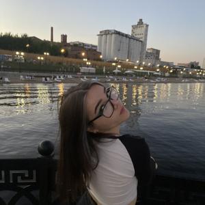 Девушки в Саратове: Лена, 19 - ищет парня из Саратова