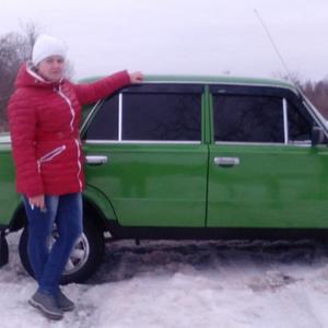 Девушки в Великий Новгороде: Ирина Алексеева, 28 - ищет парня из Великий Новгорода