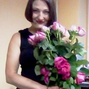 Девушки в Омске: Светлана, 60 - ищет парня из Омска