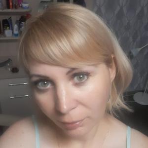 Девушки в Новосибирске: Елена, 37 - ищет парня из Новосибирска