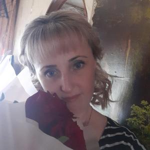 Девушки в Кузнецке: Лена, 42 - ищет парня из Кузнецка