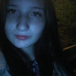 Девушки в Владивостоке: Ксения, 22 - ищет парня из Владивостока
