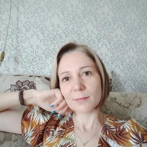 Девушки в Ангарске: Елена, 42 - ищет парня из Ангарска