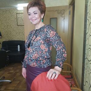Девушки в Комсомольске-На-Амуре: Елена, 55 - ищет парня из Комсомольска-На-Амуре
