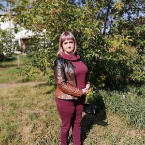 Девушки в Усолье-Сибирское: Елена, 51 - ищет парня из Усолье-Сибирское