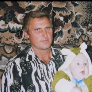 Парни в Волгограде: Александр, 59 - ищет девушку из Волгограда