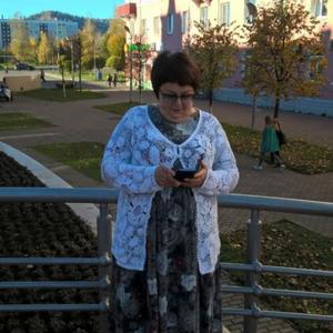 Девушки в Новокузнецке: Елена, 64 - ищет парня из Новокузнецка