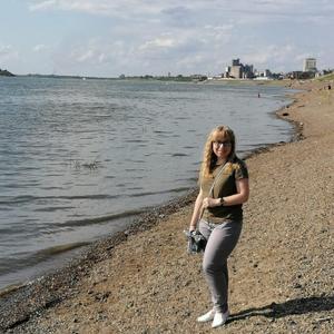 Девушки в Томске: Евгения, 35 - ищет парня из Томска