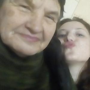 Девушки в Пскове: Liliya, 71 - ищет парня из Пскова