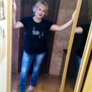 Девушки в Новокузнецке: Елена, 38 - ищет парня из Новокузнецка