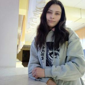 Девушки в Челябинске: Алиса, 22 - ищет парня из Челябинска