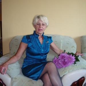 Девушки в Владивостоке: Елена, 72 - ищет парня из Владивостока
