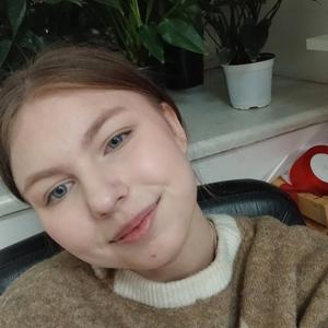 Девушки в Владивостоке: Ева, 20 - ищет парня из Владивостока