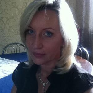 Девушки в Калининграде: Елена, 59 - ищет парня из Калининграда